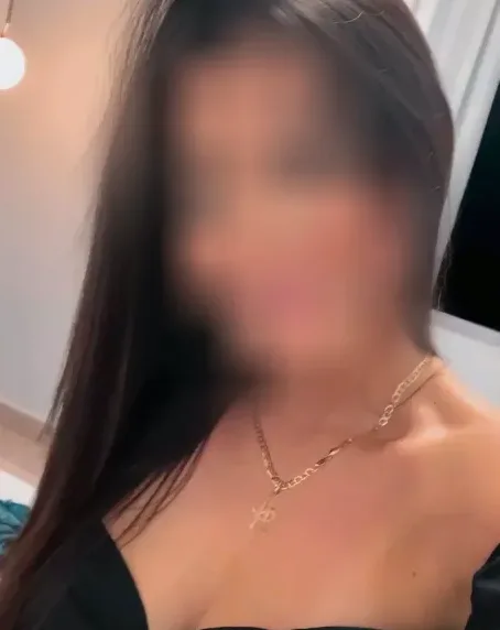 Amina, 40