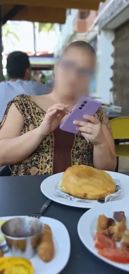 Fatima, 39