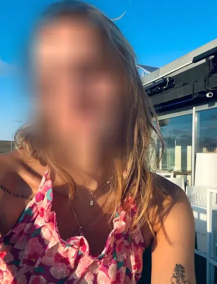 Julia, 29